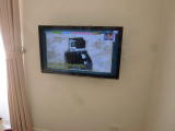 松戸市　液晶テレビの壁掛け工事